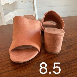Blush/peach Mules